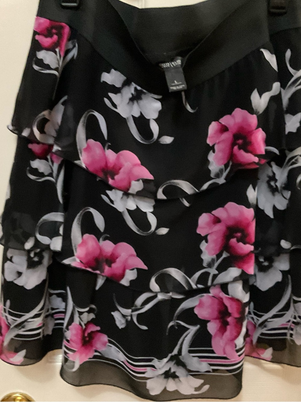 White House Black Market floral flirty skirt